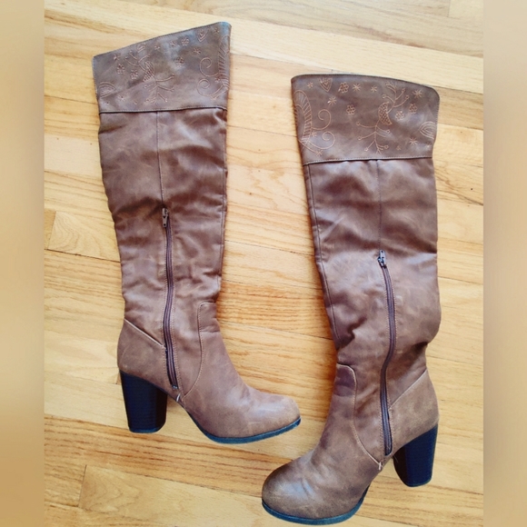 Madden Girl Brown Knee High Embroidered Boots Size 7.5 - Picture 4 of 5
